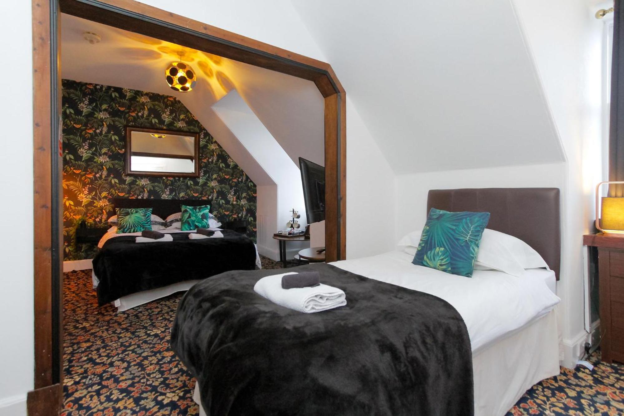 Carlton Hotel Форрес Экстерьер фото